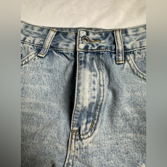 SHEIN distressed denim shorts - Picture 4 of 7